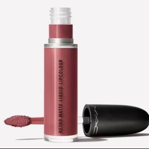 Retro Matte Lipcolour 
Shade- Topped With Brandy